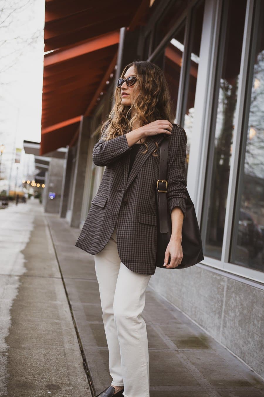 How To Style White Jeans In Winter